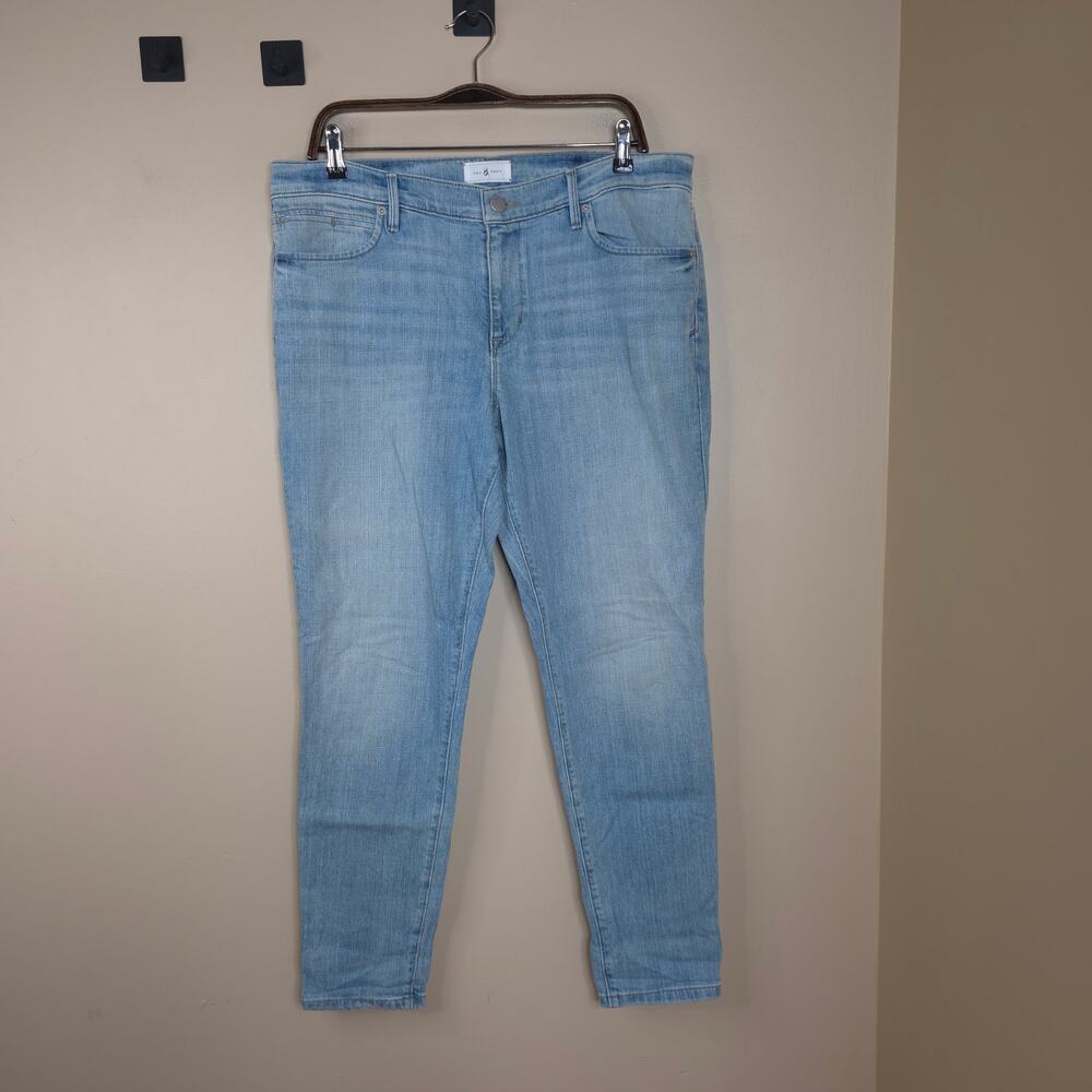 Lou & Gray High Rise Slouchy Skinny Jean in Light Wash Size 31